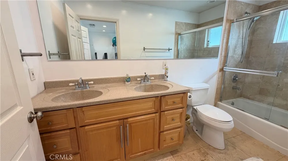 5855 Shirley Avenue Tarzana, CA 91356