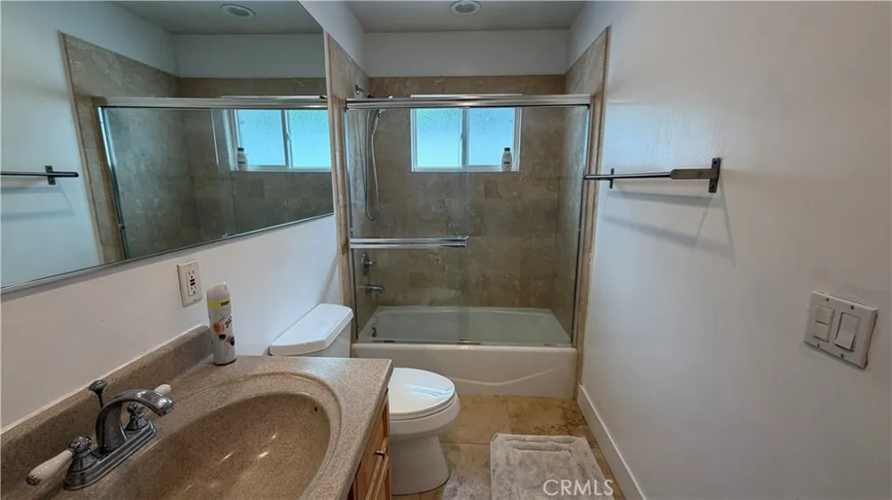 5855 Shirley Avenue Tarzana, CA 91356