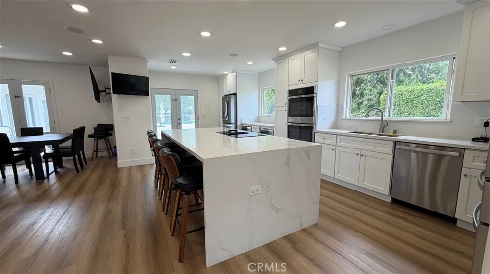 5855 Shirley Avenue Tarzana, CA 91356