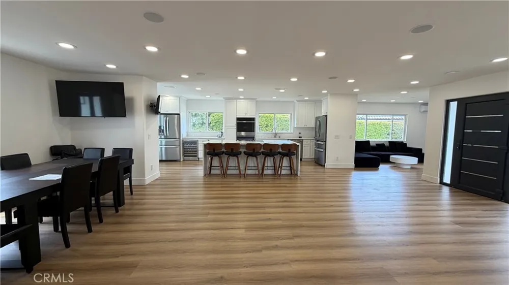 5855 Shirley Avenue Tarzana, CA 91356