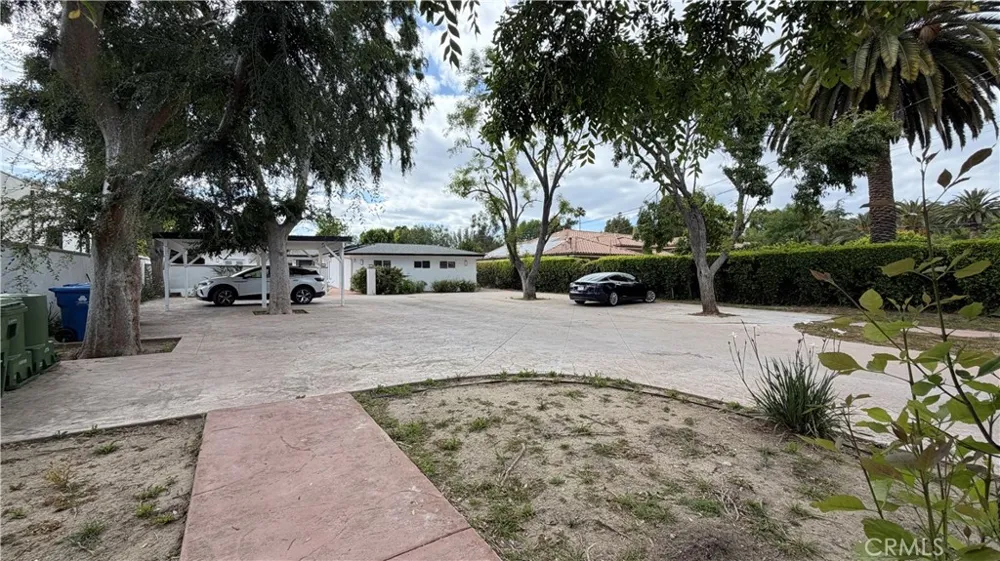 5855 Shirley Avenue Tarzana, CA 91356