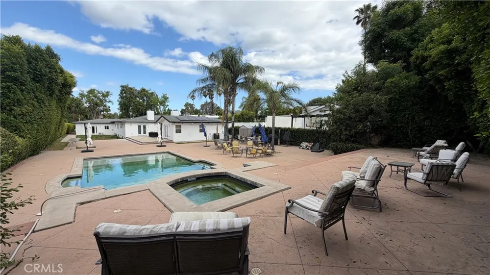 5855 Shirley Avenue Tarzana, CA 91356