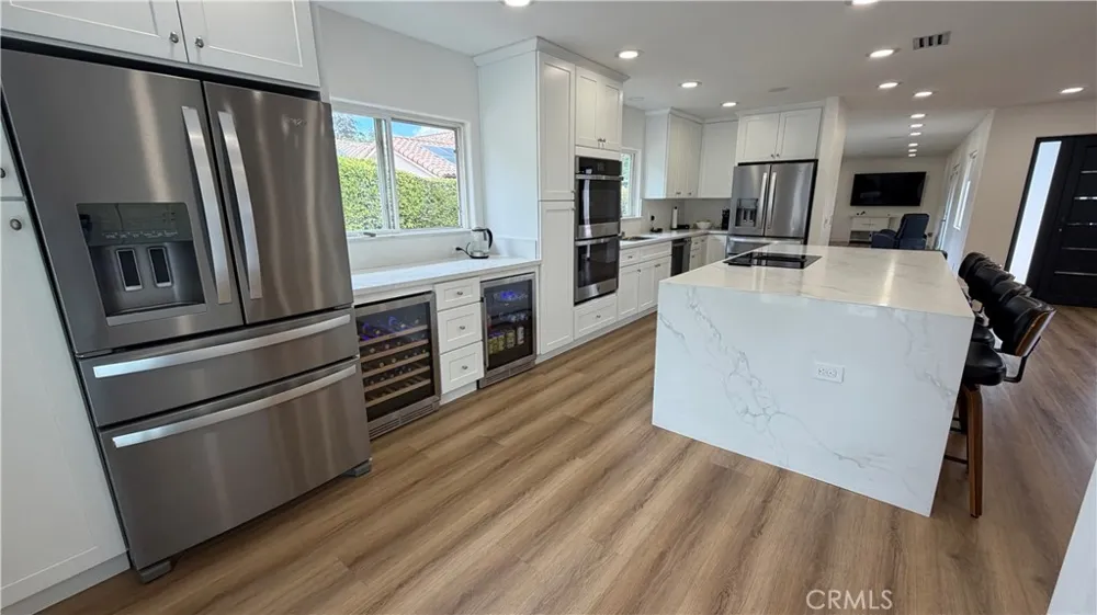 5855 Shirley Avenue Tarzana, CA 91356