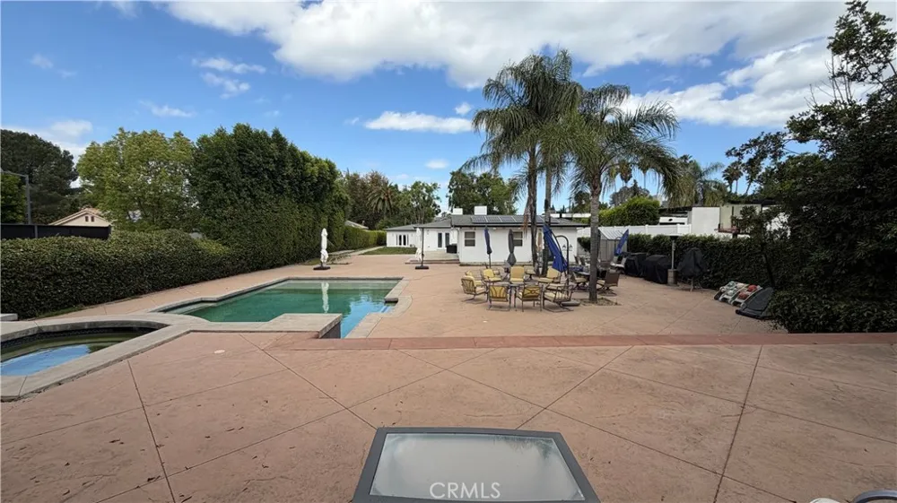 5855 Shirley Avenue Tarzana, CA 91356