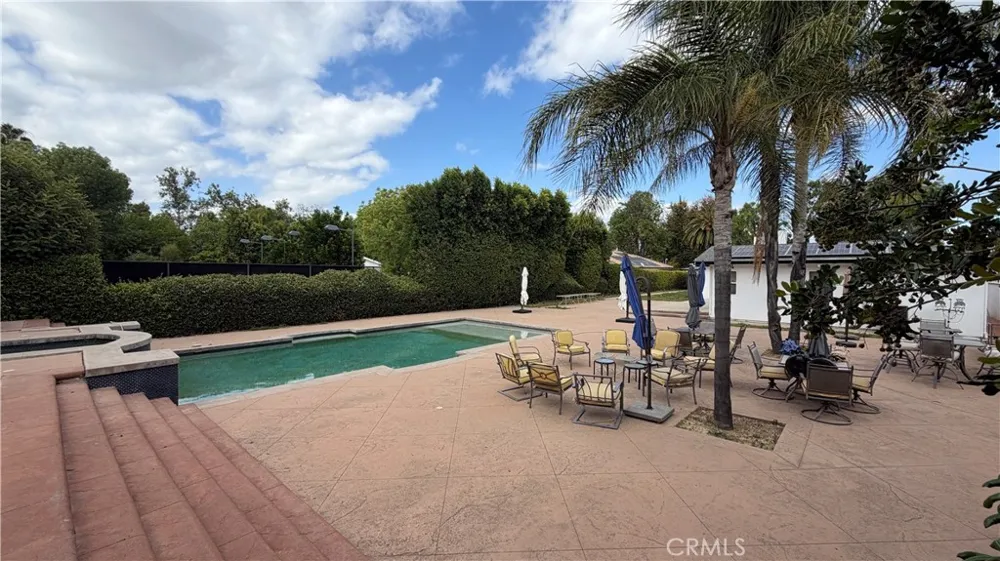 5855 Shirley Avenue Tarzana, CA 91356