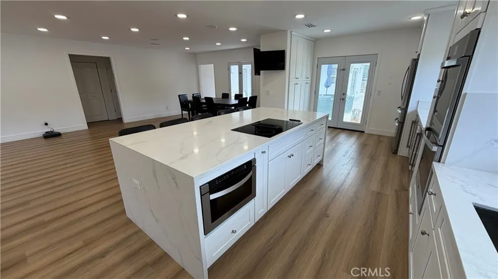 5855 Shirley Avenue Tarzana, CA 91356