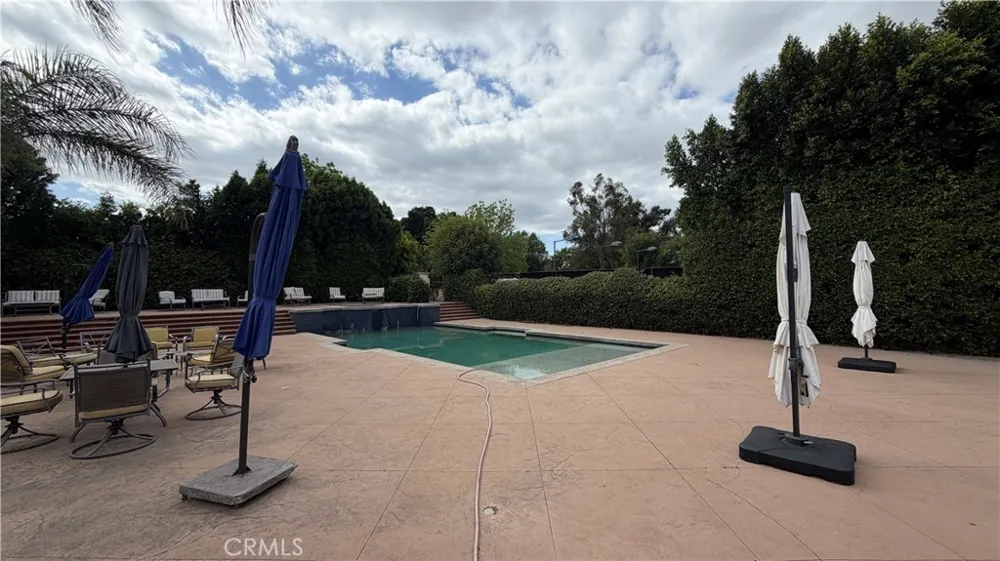 5855 Shirley Avenue Tarzana, CA 91356