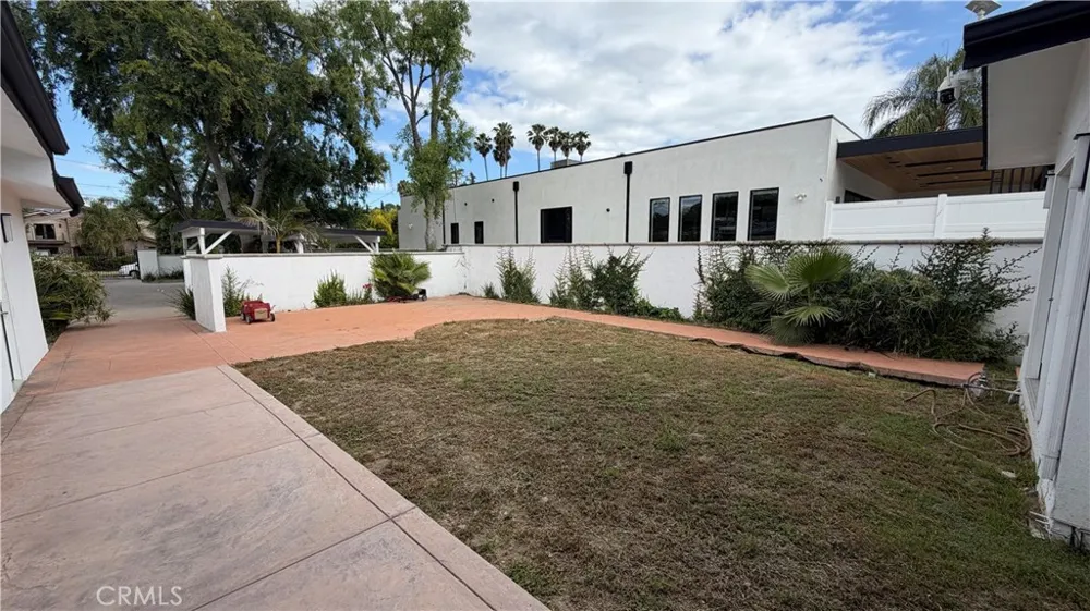 5855 Shirley Avenue Tarzana, CA 91356