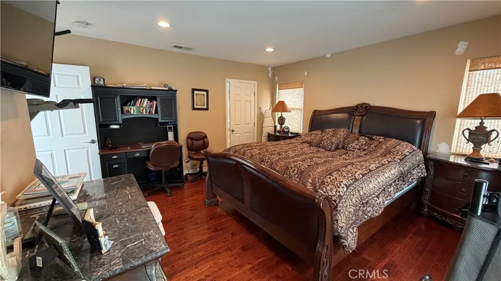 5855 Shirley Avenue Tarzana, CA 91356