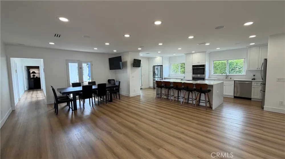 5855 Shirley Avenue Tarzana, CA 91356