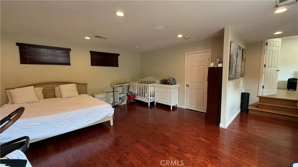 5855 Shirley Avenue Tarzana, CA 91356