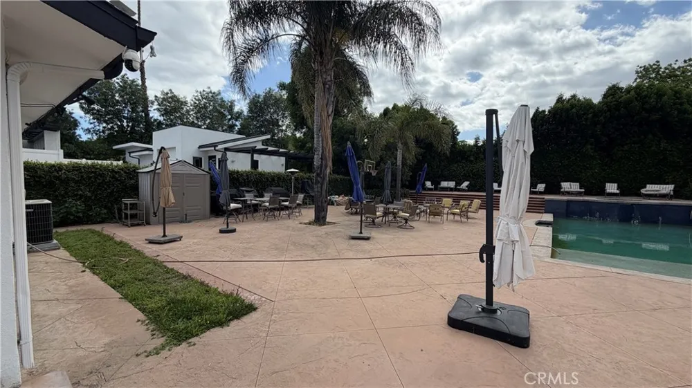 5855 Shirley Avenue Tarzana, CA 91356