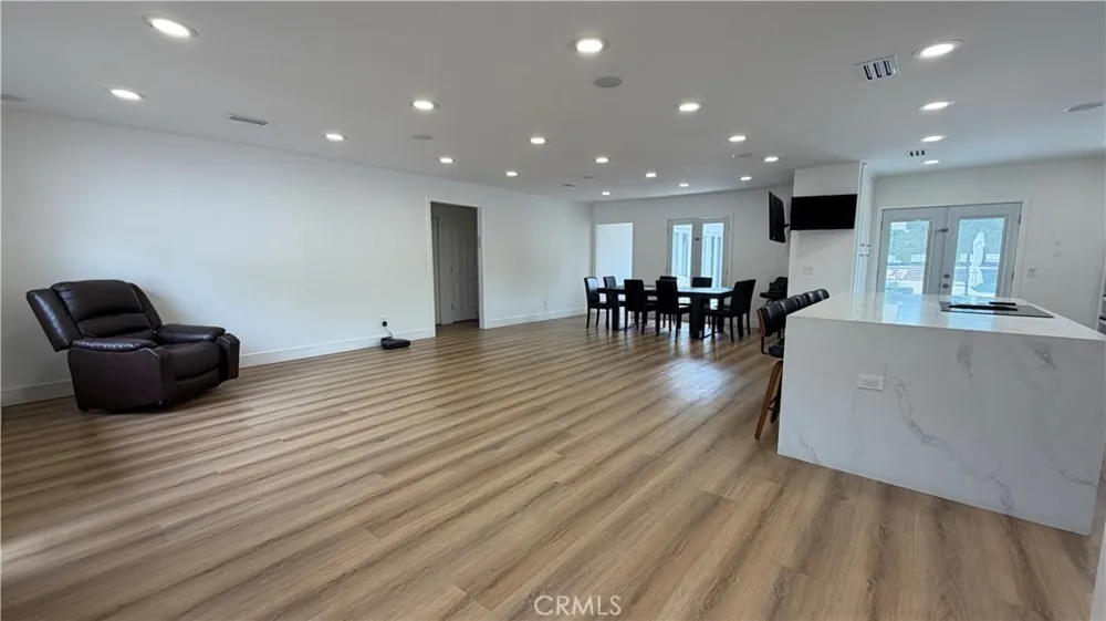 5855 Shirley Avenue Tarzana, CA 91356