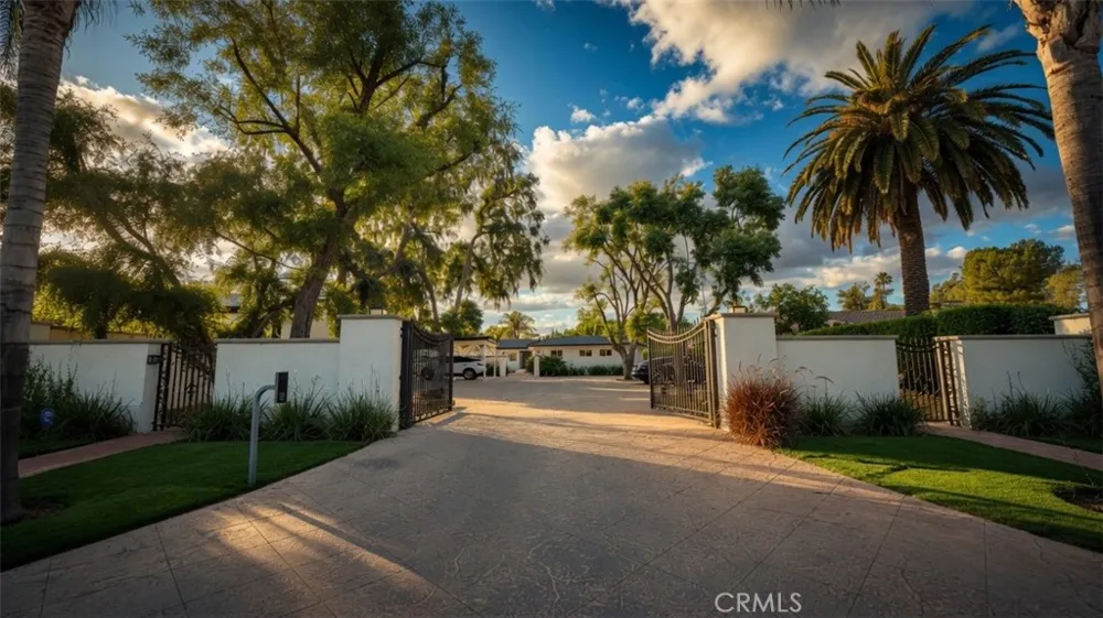 5855 Shirley Avenue Tarzana, CA 91356