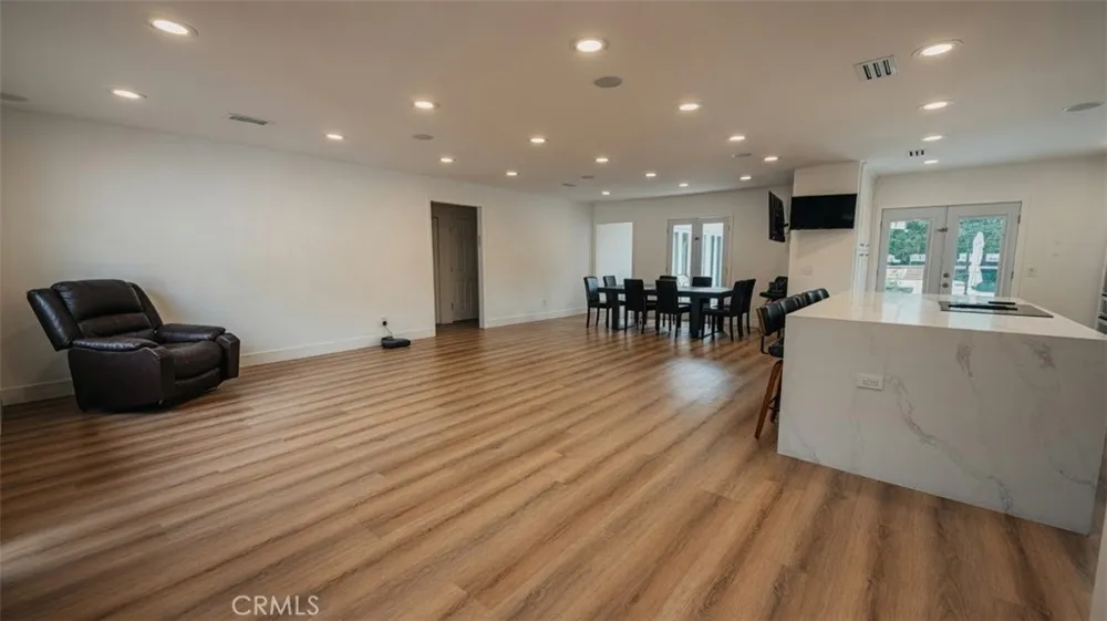 5855 Shirley Avenue Tarzana, CA 91356