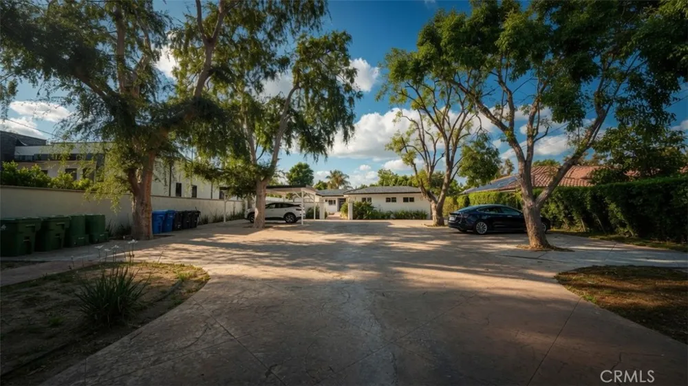 5855 Shirley Avenue Tarzana, CA 91356