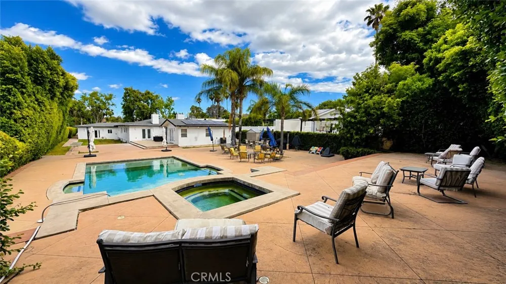 5855 Shirley Avenue Tarzana, CA 91356