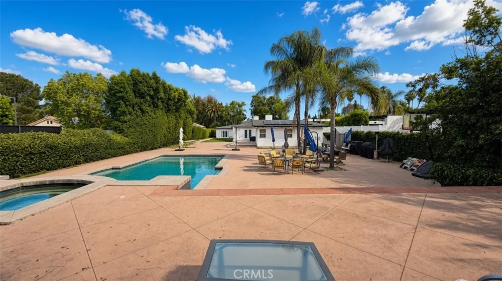 5855 Shirley Avenue Tarzana, CA 91356