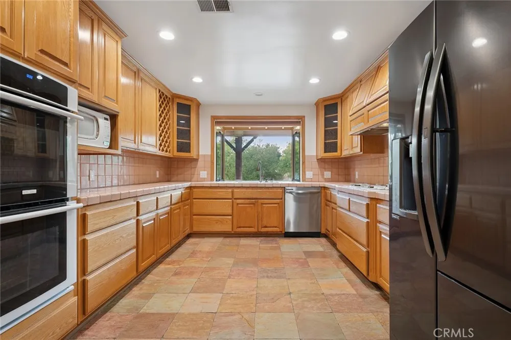 7254 Studio Road Canoga Park, CA 91304