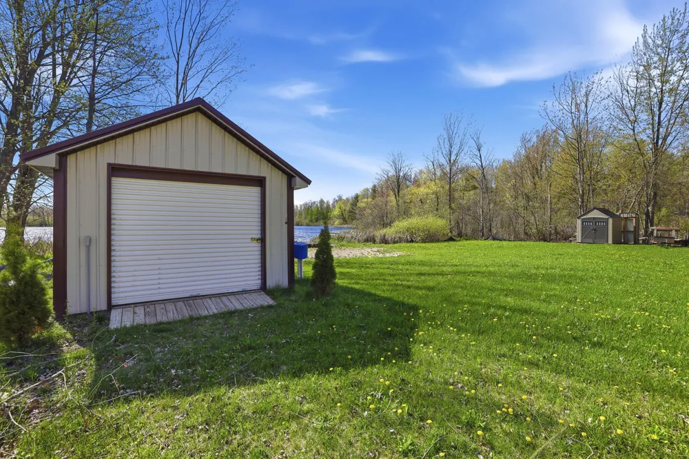 6059 Terry Drive Six Lakes, MI 48886