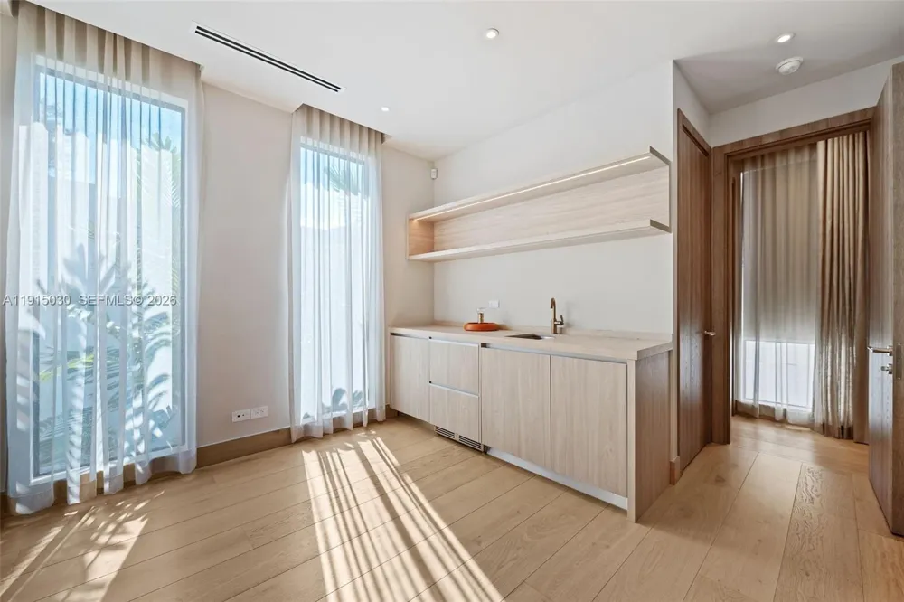 5831 Alton Rd Miami Beach, FL 33140