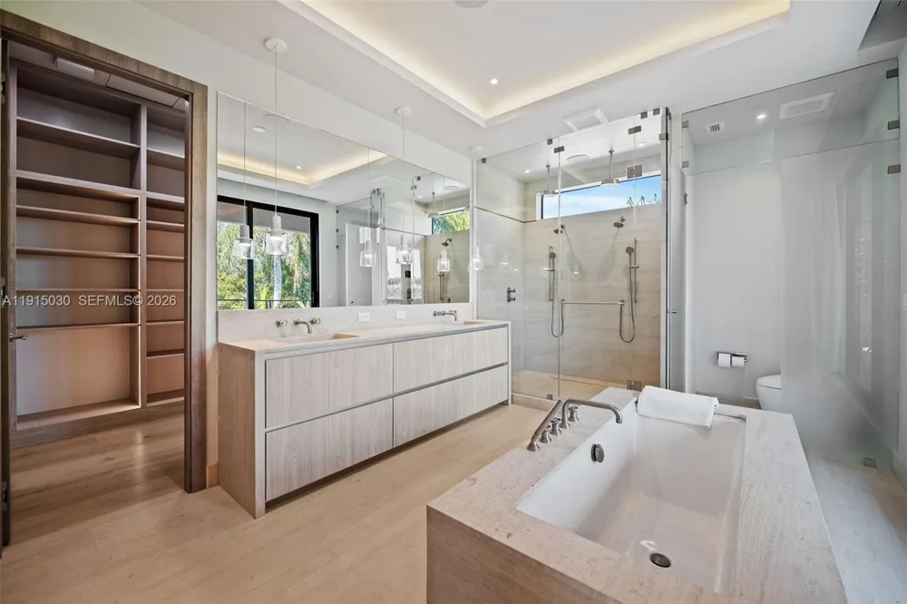 5831 Alton Rd Miami Beach, FL 33140