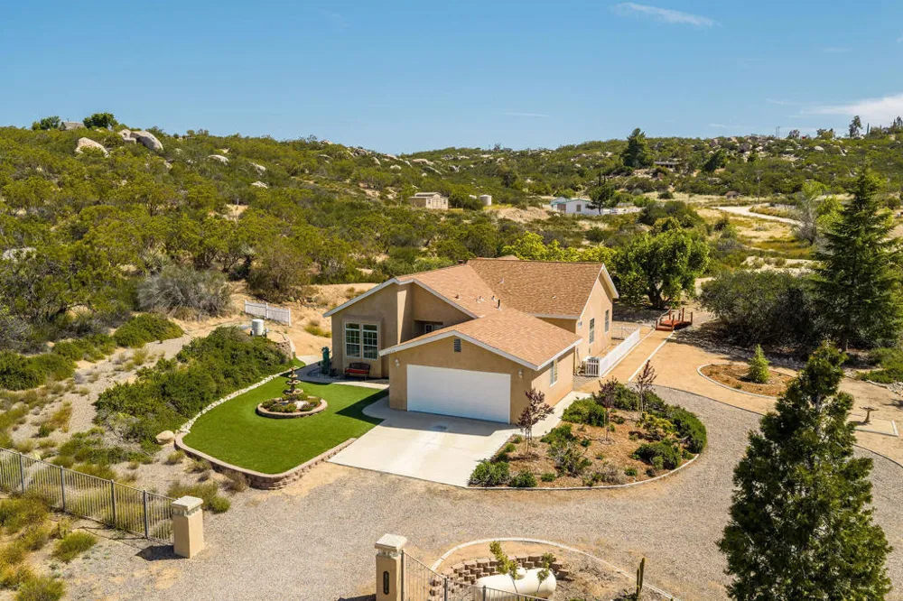 42974 Rolling Hills Drive Aguanga, CA 92536