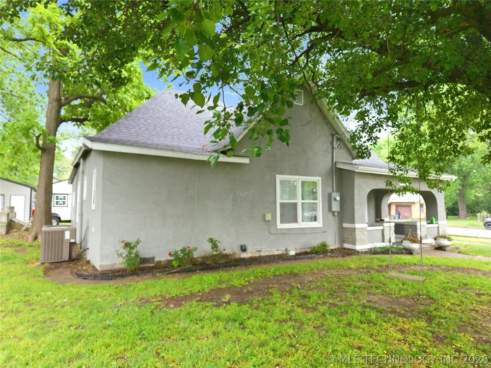 1116 W Elm Westville, OK 74965