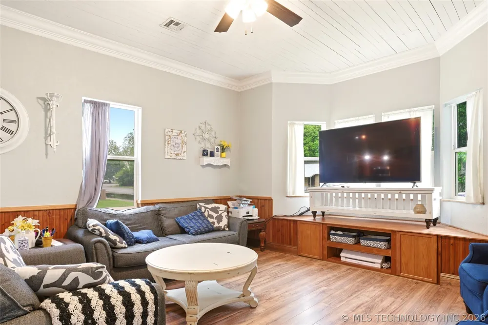 1116 W Elm Westville, OK 74965