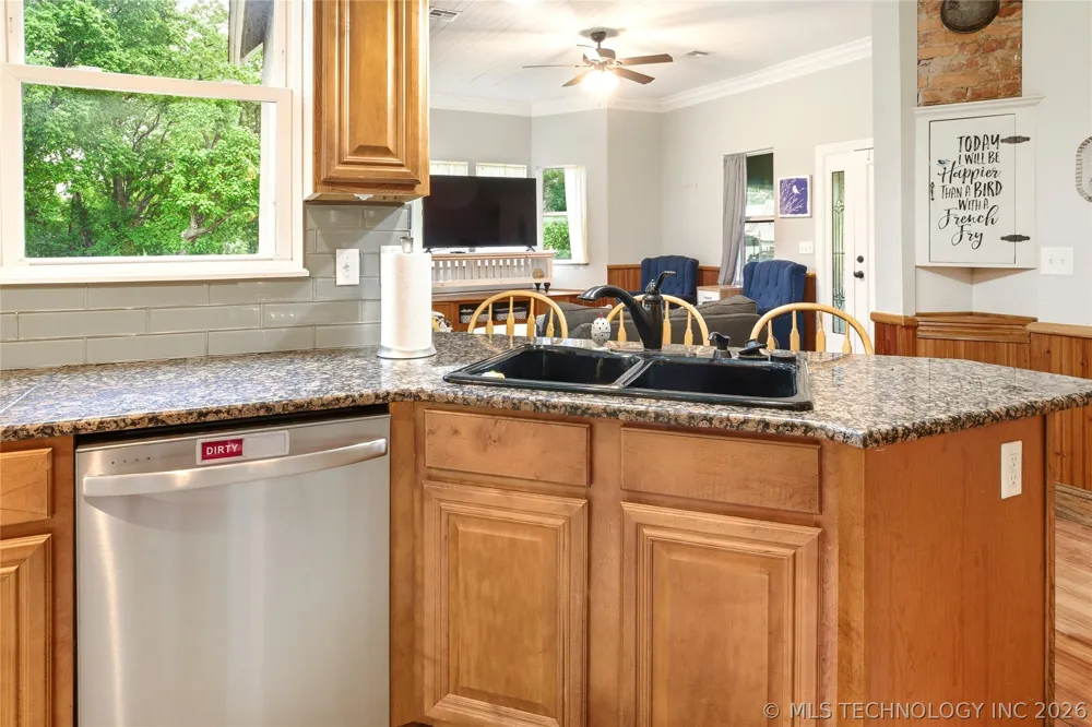 1116 W Elm Westville, OK 74965