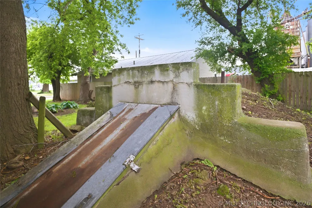 1116 W Elm Westville, OK 74965