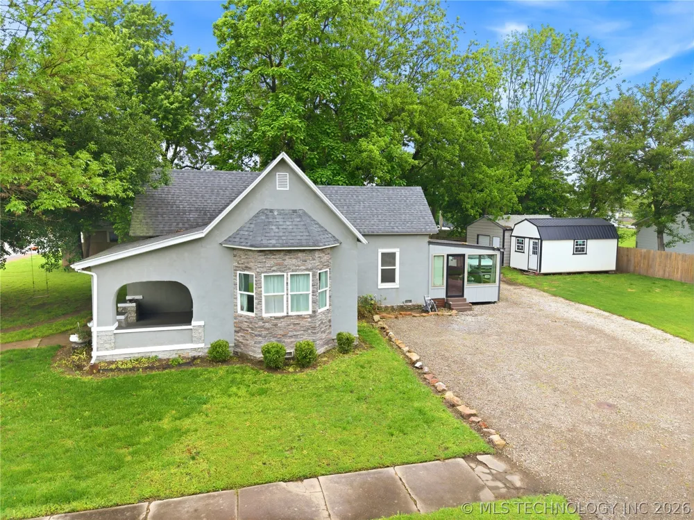 1116 W Elm Westville, OK 74965