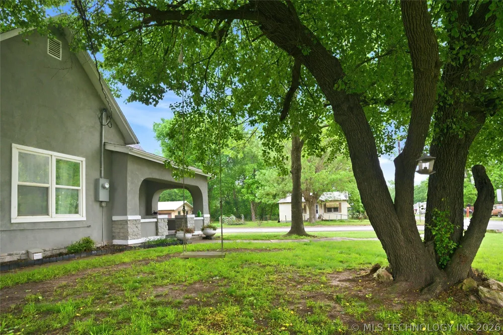 1116 W Elm Westville, OK 74965