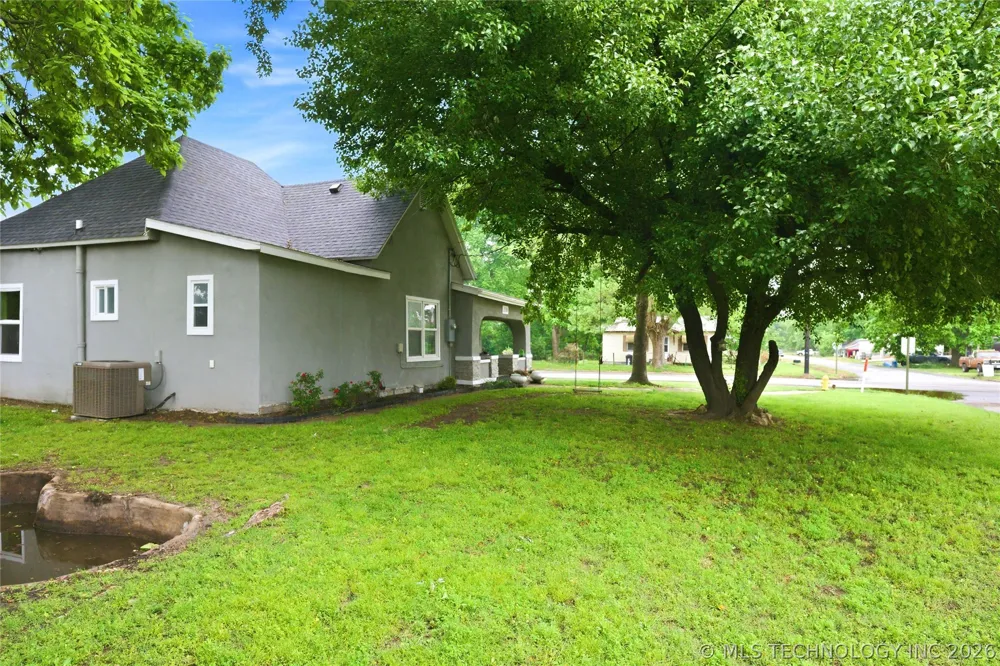 1116 W Elm Westville, OK 74965