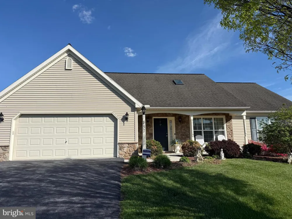 852 WALNUT CREST DRIVE Lebanon, PA 17046