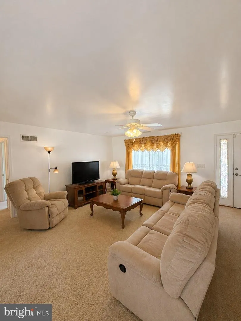 852 WALNUT CREST DRIVE Lebanon, PA 17046