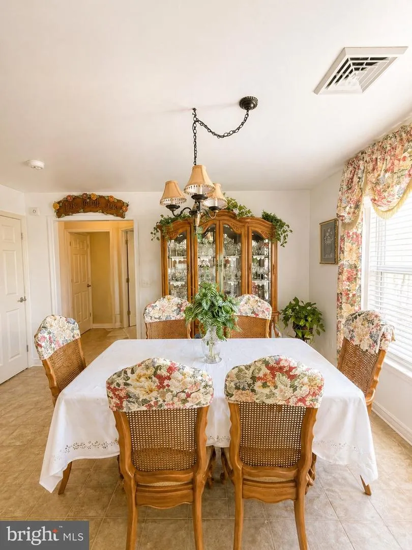 852 WALNUT CREST DRIVE Lebanon, PA 17046