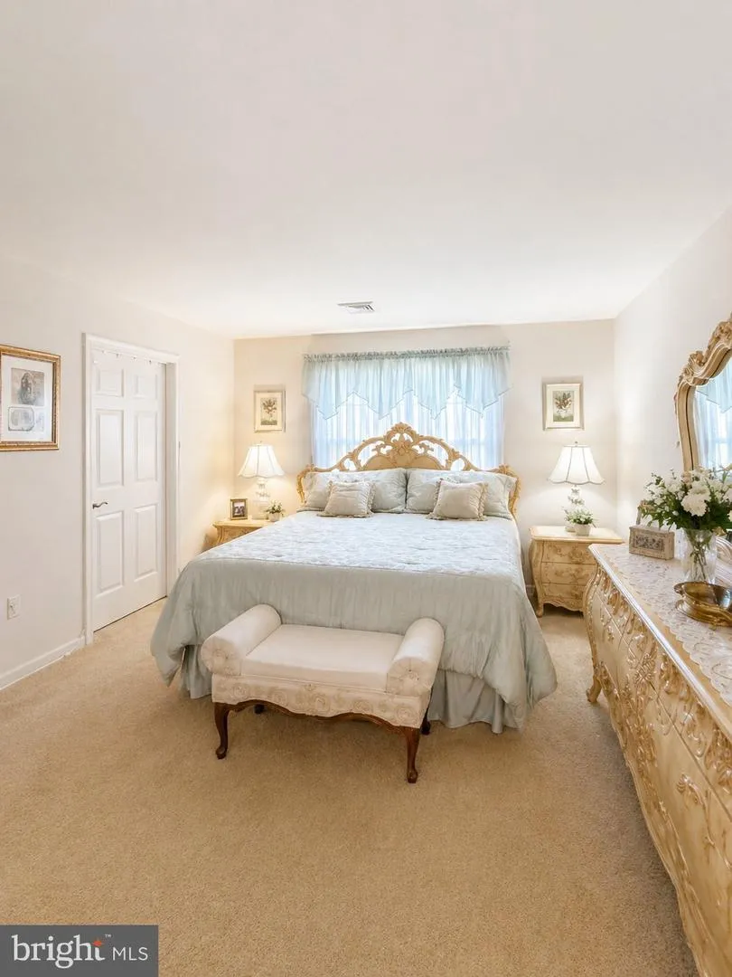 852 WALNUT CREST DRIVE Lebanon, PA 17046
