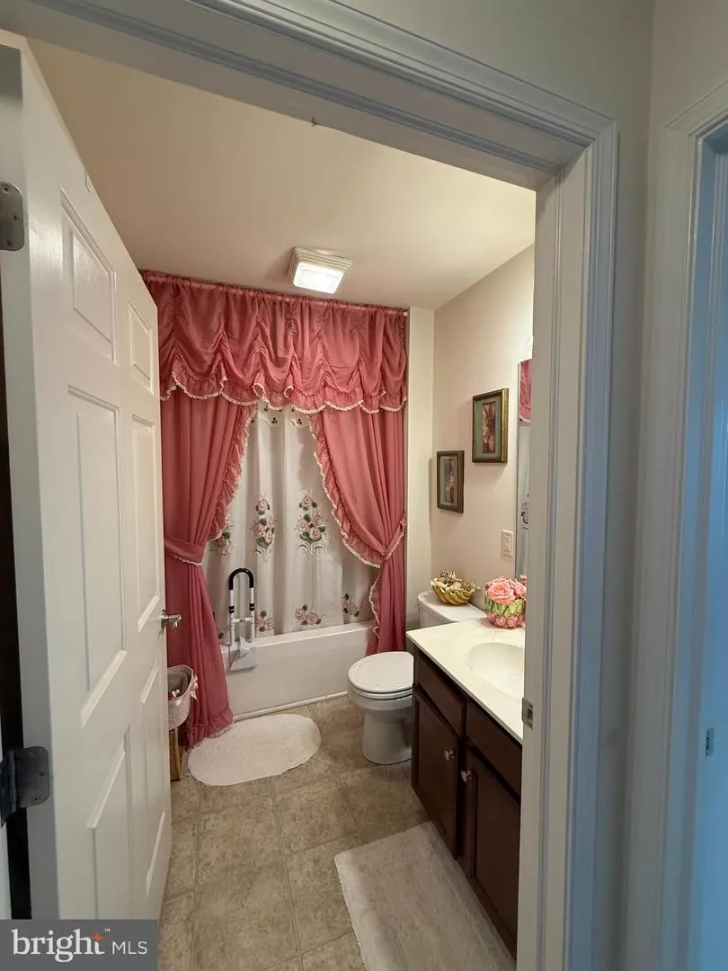 852 WALNUT CREST DRIVE Lebanon, PA 17046