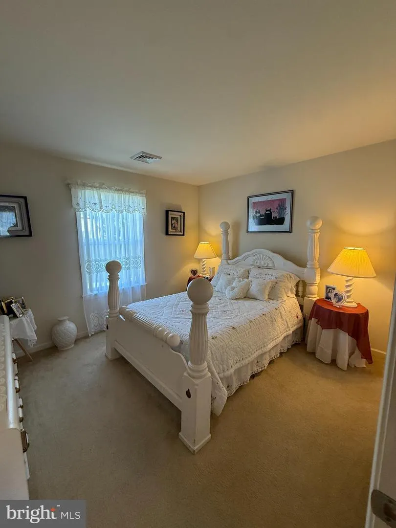 852 WALNUT CREST DRIVE Lebanon, PA 17046