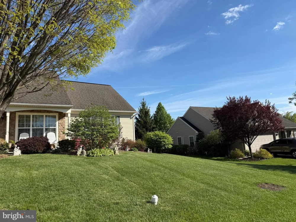 852 WALNUT CREST DRIVE Lebanon, PA 17046