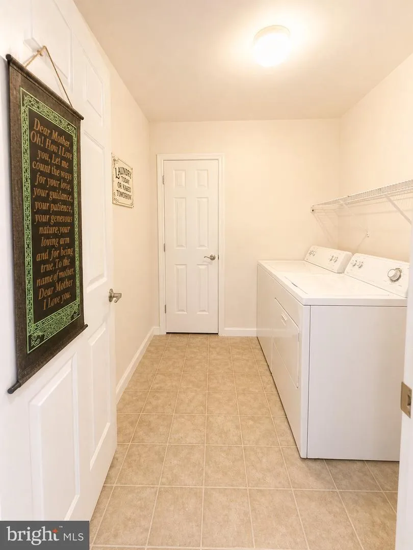 852 WALNUT CREST DRIVE Lebanon, PA 17046