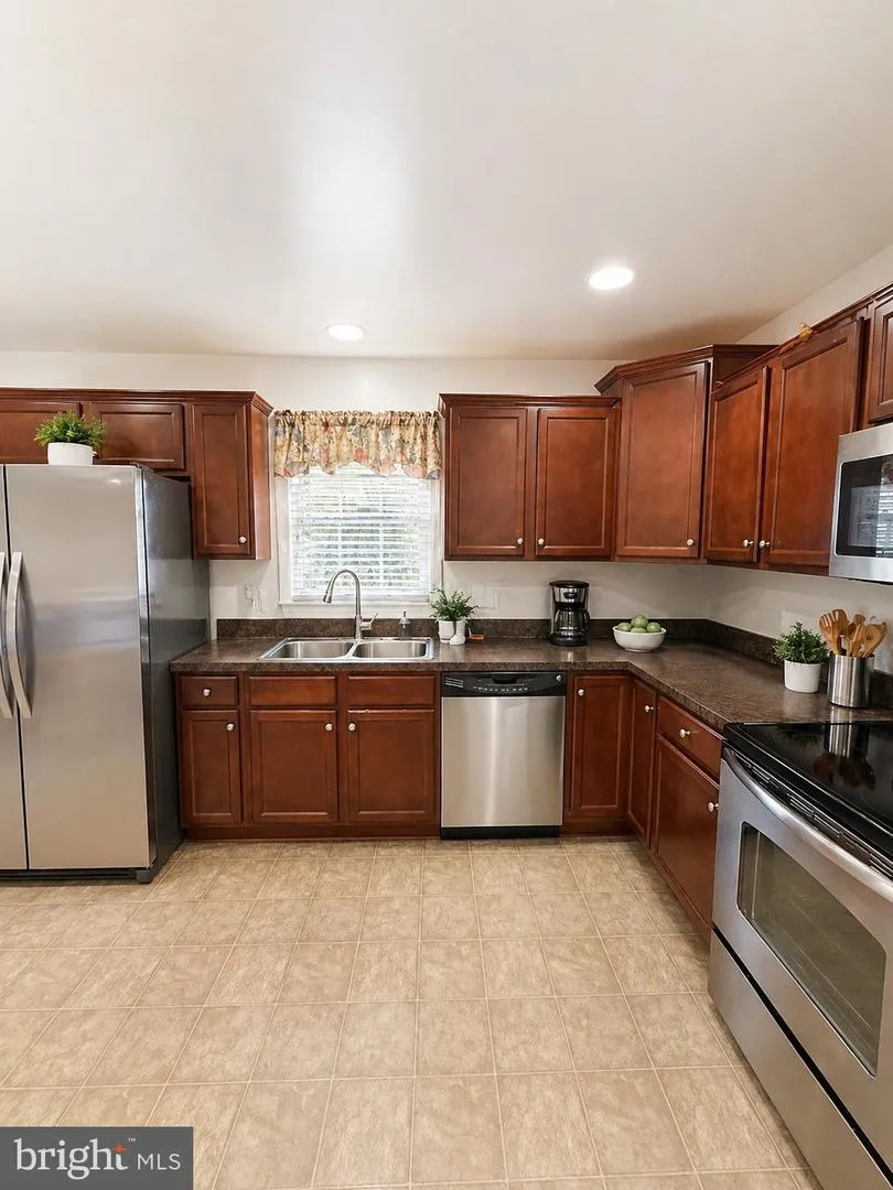 852 WALNUT CREST DRIVE Lebanon, PA 17046
