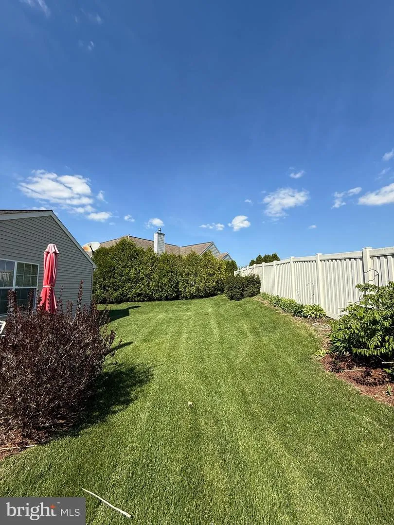 852 WALNUT CREST DRIVE Lebanon, PA 17046