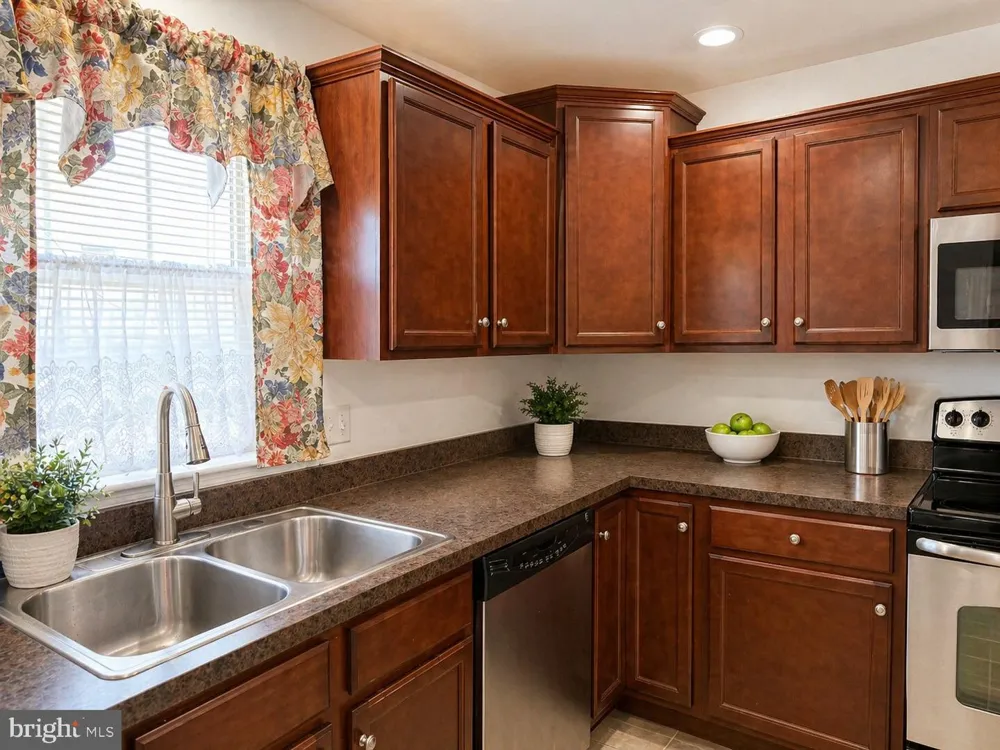 852 WALNUT CREST DRIVE Lebanon, PA 17046