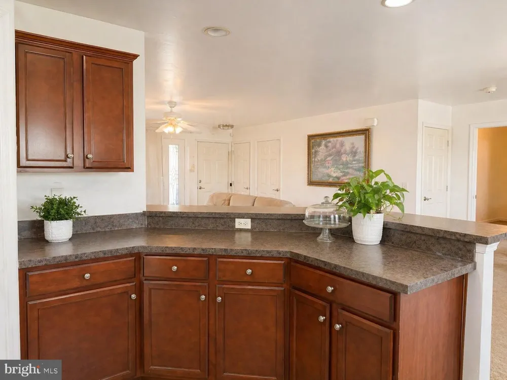 852 WALNUT CREST DRIVE Lebanon, PA 17046