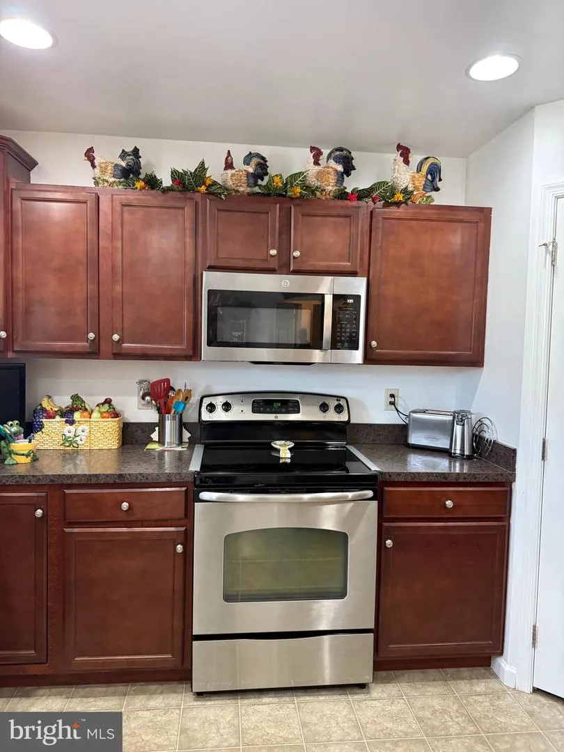 852 WALNUT CREST DRIVE Lebanon, PA 17046