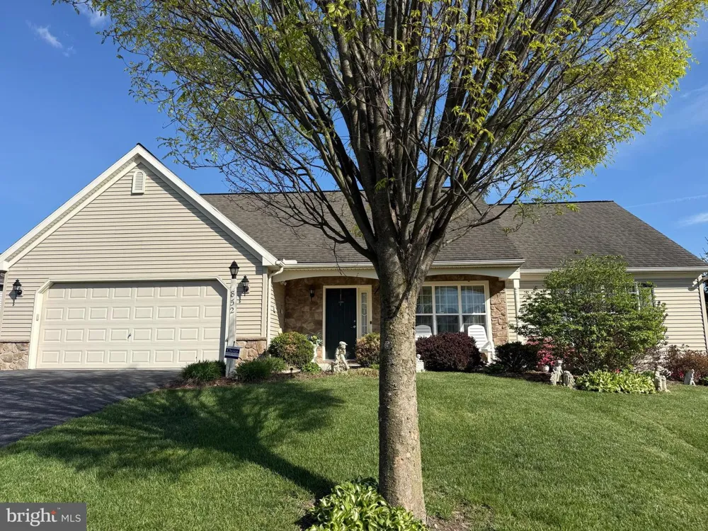 852 WALNUT CREST DRIVE Lebanon, PA 17046