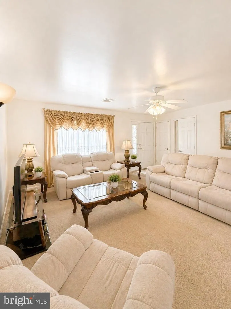 852 WALNUT CREST DRIVE Lebanon, PA 17046