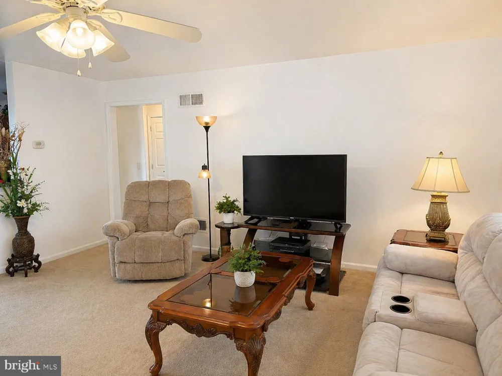852 WALNUT CREST DRIVE Lebanon, PA 17046